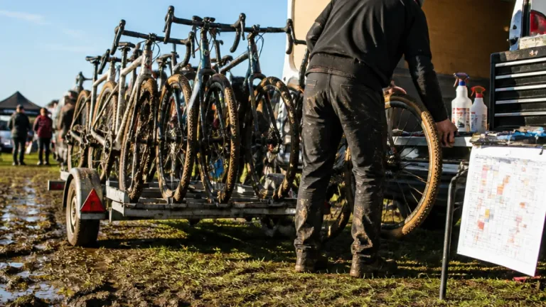 Decathlon CMA CGM officialise le programme cyclo‑cross d’Aubin Sparfel pour 2026–2027