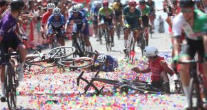 Fiasco au Guatemala : confettis, rebondissement et chute