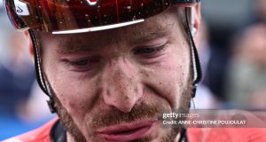 Il est tombé si souvent qu’il a eu peur de rouler en peloton