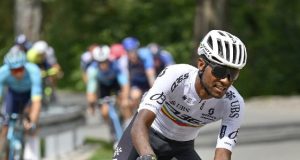 Son équipe a de l’argent, mais pas pour lui : il sollicite de l’aide sur les réseaux sociaux.