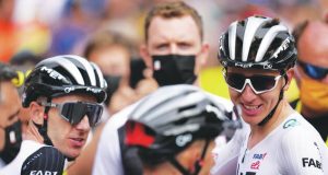 Selon certaines sources, Adam Yates pourrait transmettre des informations de UAE à Visma.