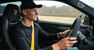 Une Lamborghini à un demi-million et des vols privés : les nouveaux luxes de Van der Poel