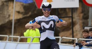 Brille en CLM, mais triomphe en montagne : le nouveau joyau de Movistar