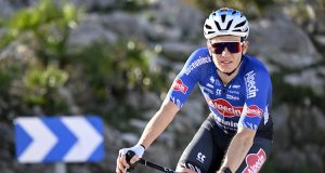 Ils le recrutent, mais il ne peut pas courir à cause d’une tumeur