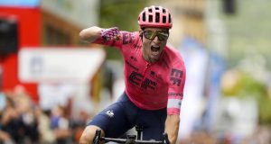 Les mésaventures continues de l’un des meilleurs coéquipiers de Carapaz