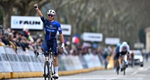 Encore une fois ! 12 cyclistes se trompent de chemin lors du sprint final