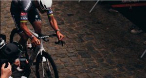 La demande importante de Van der Poel aux spectateurs sur le parcours
