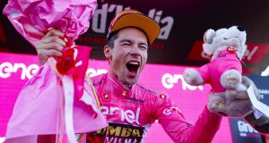 Le Giro aura un nouveau sponsor pour son maillot rose… et suscite la controverse.