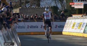 VIDÉO : Ayuso triomphe à la manière de Pogacar en France