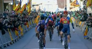 VIDÉO : Simmons remporte une étape de 25 kilomètres
