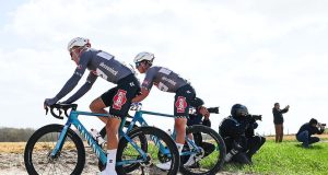 Alpecin remet en question la stratégie de course des autres équipes.