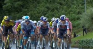 VIDÉO : Sanction pour avoir jeté une veste au visage d’un adversaire