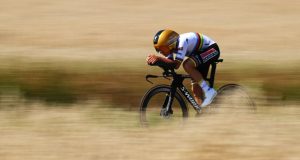Evenepoel et Vingegaard dominent Pogacar lors du contre-la-montre.