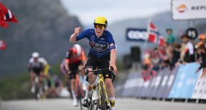 Il dépasse Remco et devient le cycliste le plus victorieux avant 20 ans.