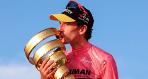 Passer de gagner un grand tour à travailler pour Vingegaard sur le Tour.