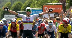 Pogacar vole le sprint… aux sprinteurs !